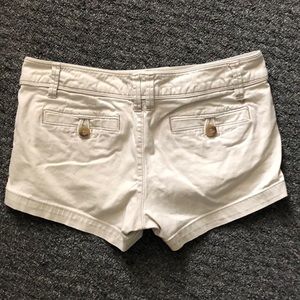 American Eagle size 6 short khaki shorts